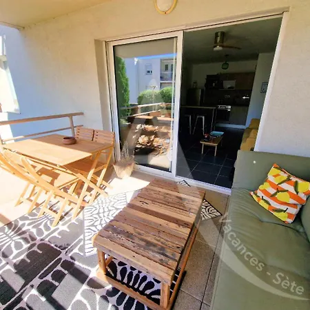 T2 Moderne Avec Terrasse, Wifi Et Place De Parking *