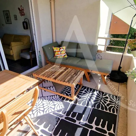 Apartment T2 Moderne Avec Terrasse, Wifi Et Place De Parking Sete
